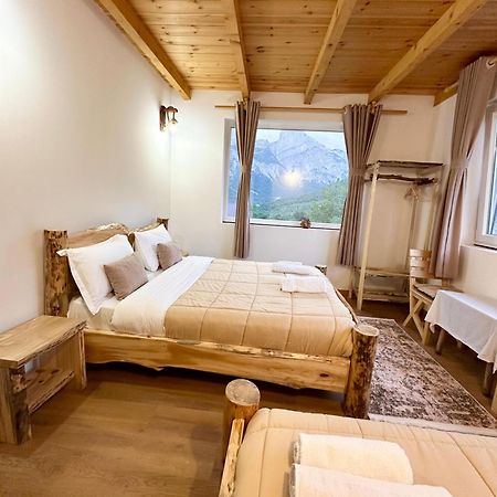 טת Guesthouse Dritan Tethorja מראה חיצוני תמונה