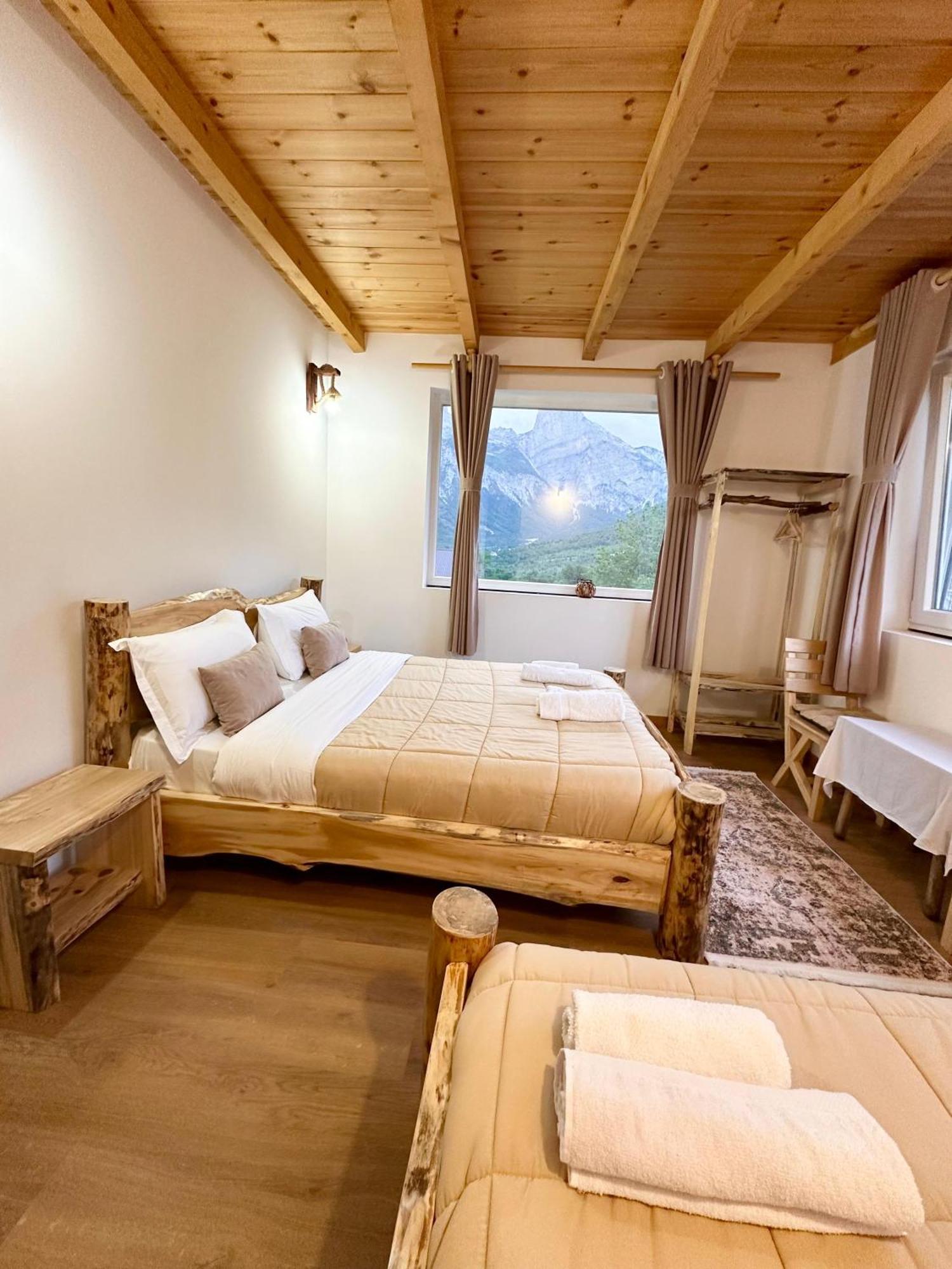 טת Guesthouse Dritan Tethorja מראה חיצוני תמונה