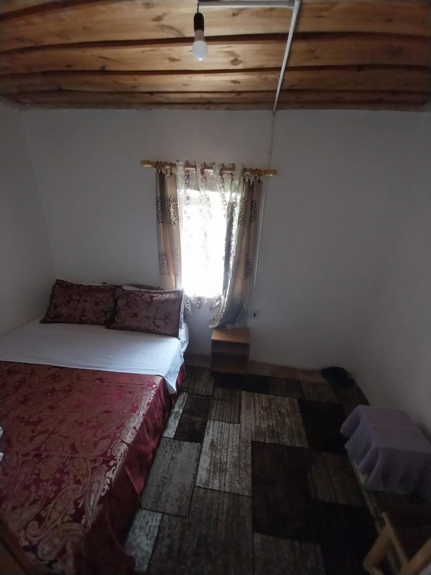 טת Guesthouse Dritan Tethorja מראה חיצוני תמונה