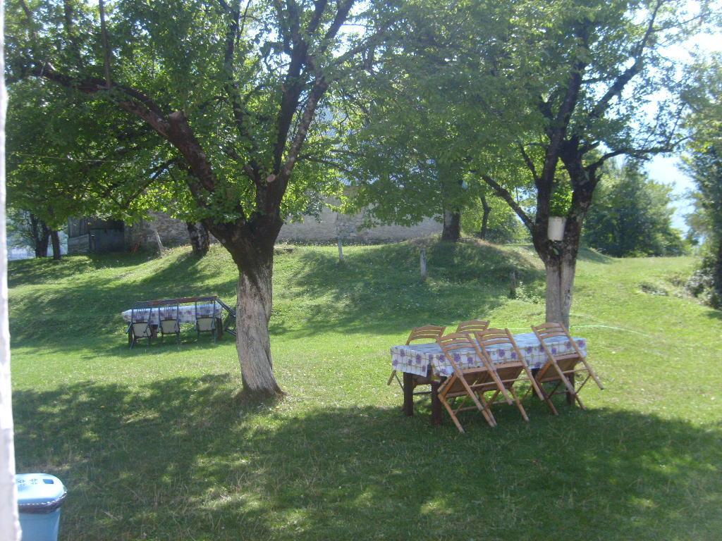 טת Guesthouse Dritan Tethorja מראה חיצוני תמונה