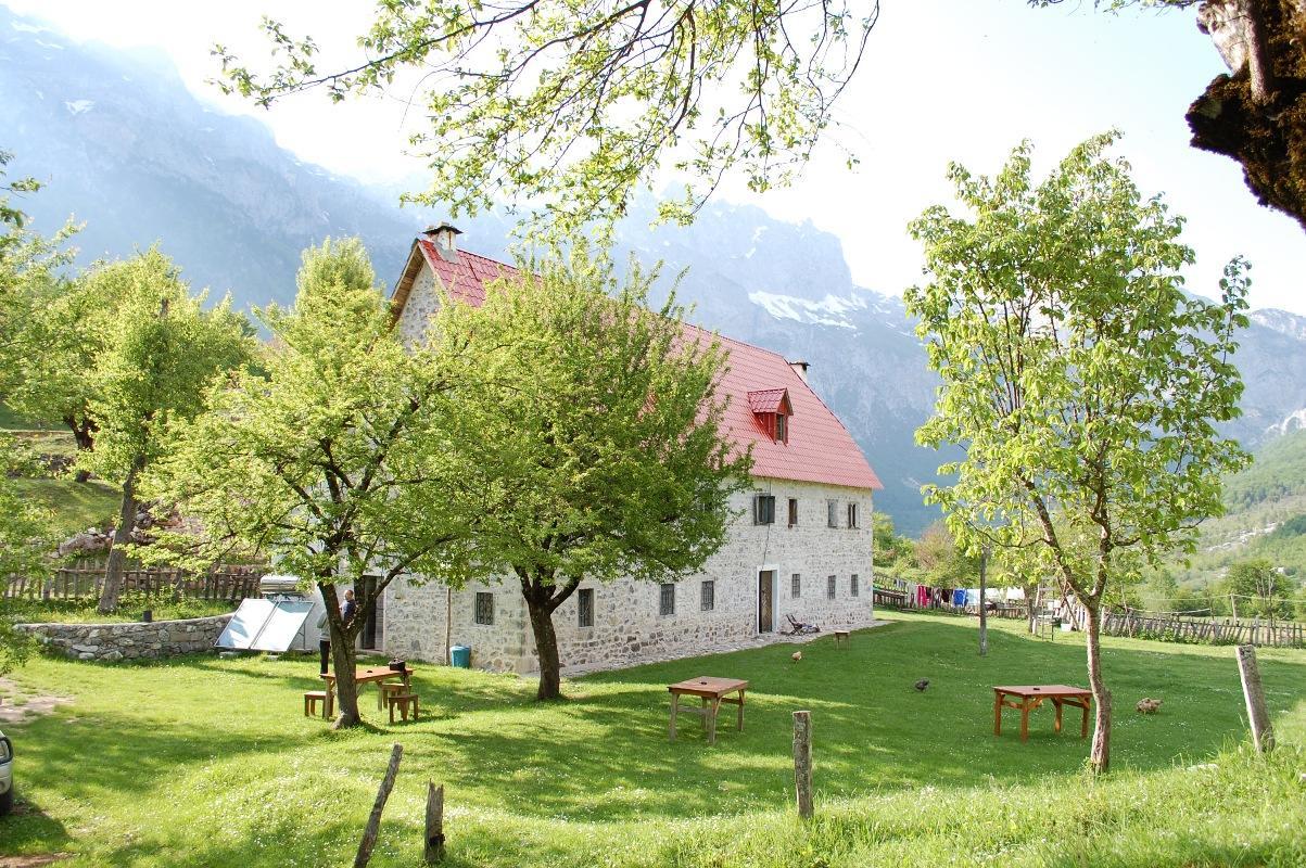 טת Guesthouse Dritan Tethorja מראה חיצוני תמונה