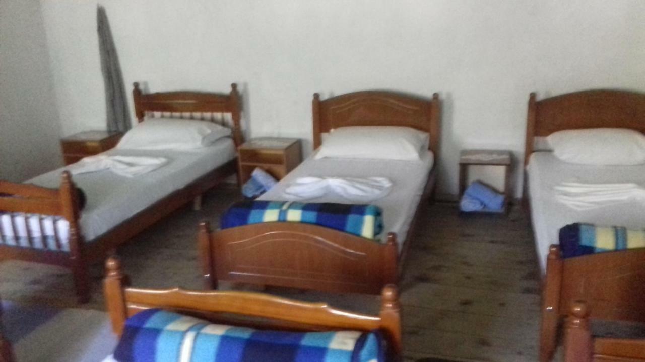 טת Guesthouse Dritan Tethorja מראה חיצוני תמונה